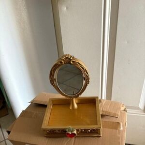 Gold Vanity Mirror with Tray (Evil Queen's Light Up Body Care Tray)
